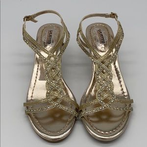 NWOT gold sparkly strappy kitten heel sandals sz 6